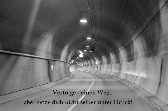 verfolge deinen Weg_Gedanken_Zukunft_Job kündigen_im hier und jetzt leben_Jobwechsel_Selbstverwirklichung_Selbstständig machen_Berufsorientierung_Motivation