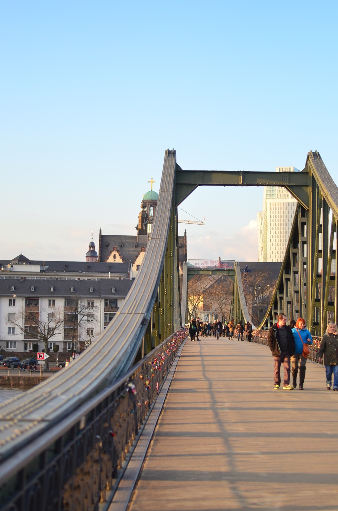 Frankfurt_eiserner Steg_Sonnenuntergang_Sundown_Frankfurt am Main_Main Brücke_Brücke am Main_Stadt am Main_Sonnenuntergangsbilder_Reiseblog Deutschland_Deutschlandreise_Annanikabu (1)