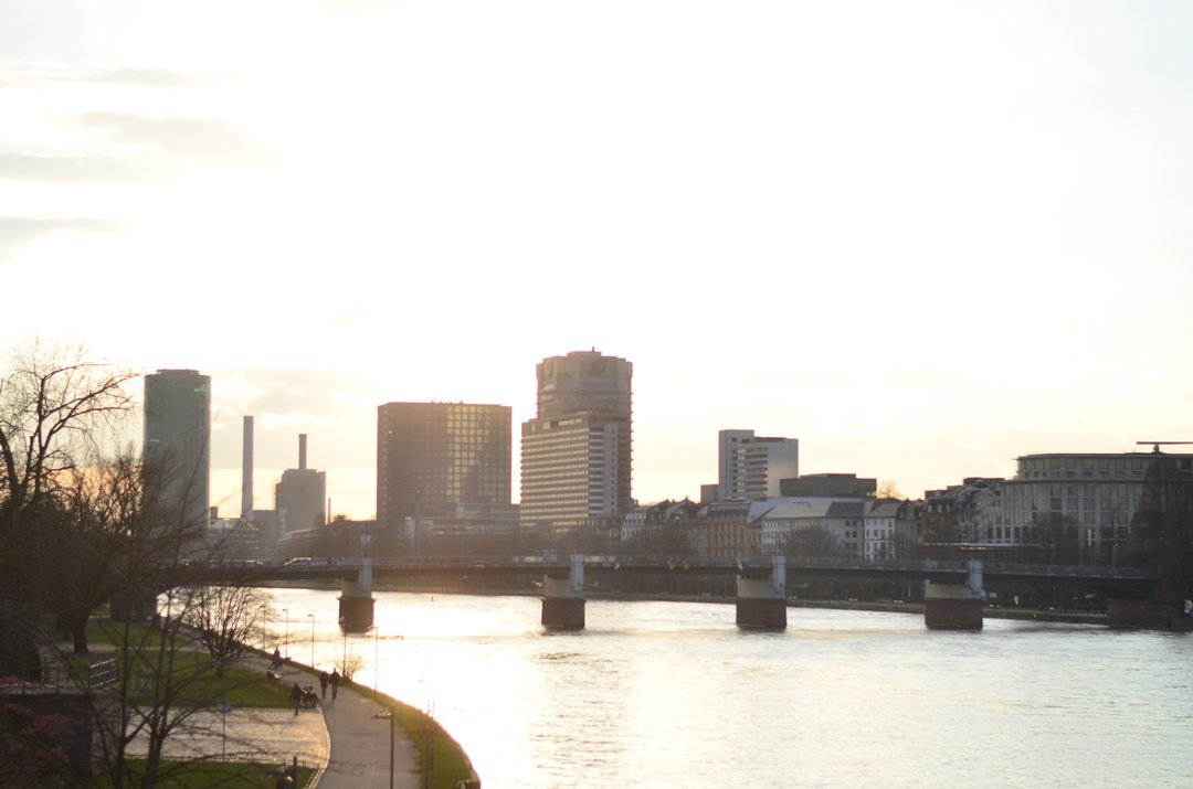 Frankfurt_eiserner Steg_Sonnenuntergang_Sundown_Frankfurt am Main_Main Brücke_Brücke am Main_Stadt am Main_Sonnenuntergangsbilder_Reiseblog Deutschland_Deutschlandreise_Annanikabu (6)