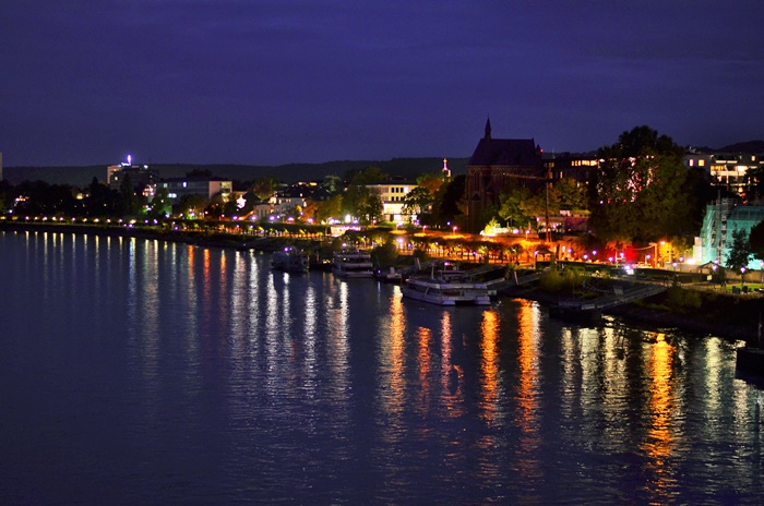 Deutschlandtour_Bullitour_Deutschlandreise_Reise durch Deutschland_mit dem Bulli durch Deutschland_Flitterwochen in Deutschland_Hochzeitsreise durch Deutschland_Urlaub in Bonn_Bonn_3  (7786780)