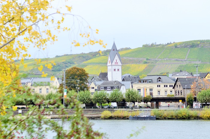 Deutschlandtour_Bullitour_Deutschlandreise_Reise durch Deutschland_mit dem Bulli durch Deutschland_Flitterwochen in Deutschland_Hochzeitsreise durch Deutschland_Andrenach_Koblenz_4 (7786788)