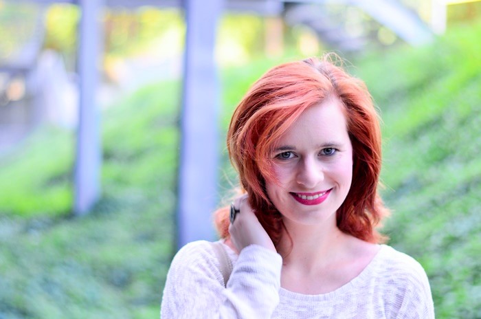 Outfit-Annanikabu-rote Hose-Fashion-Outfitpost-Berlin-Ikea-Portrait-1