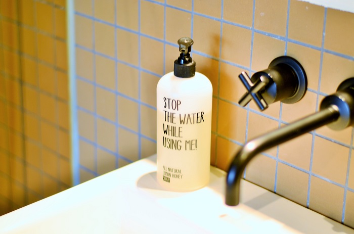 nachhaltig leben_Nachhaltigkeit_stop the water while using me