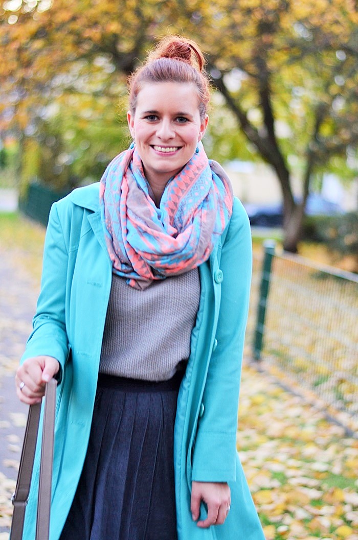 Maxirock_Kashmir Pullover_Frau mit Dutt_rothaarige Frau_rote Haare_Herbstoutfit_Rock im Herbst_Outfit mit Maxirock_3