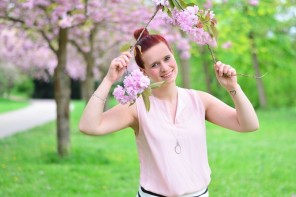 Kirschbaum_Kirschbaumbilder_Outfitbilder_Outfitpost_gestreifter Rock_Frühlingsbilder_Frühling_Frühlings Outfit_rosa Outfit_Annanikabu (7)