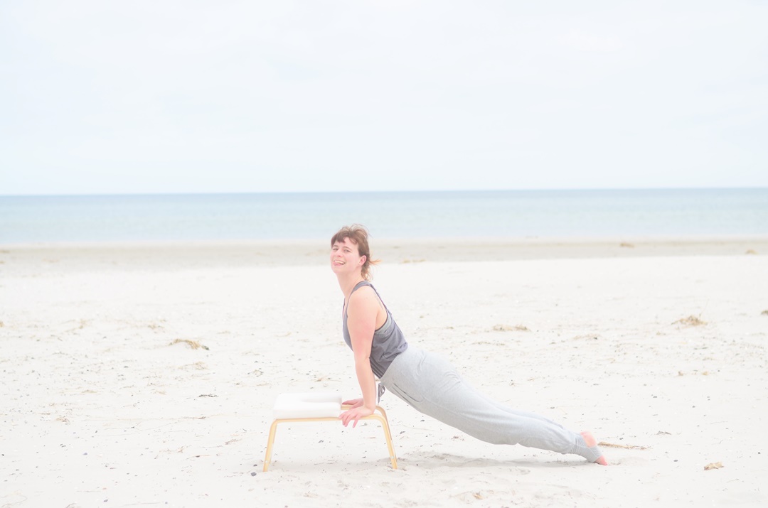 Feedup_Feedup Trainer_Handstand_Schulterstand_Sport am Meer_Ostsee_Sport am Strand_Annanikabu_Yoga_Yoga am Meer_Yoga am Strand_Fitnessblog (2)